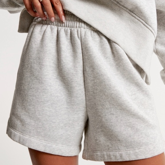 Abercrombie bundle crop top and shorts - Picture 9 of 10